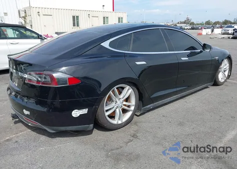 2013 Tesla Model S из США, поврежденный, VIN 5YJSA1CN2DFP07286